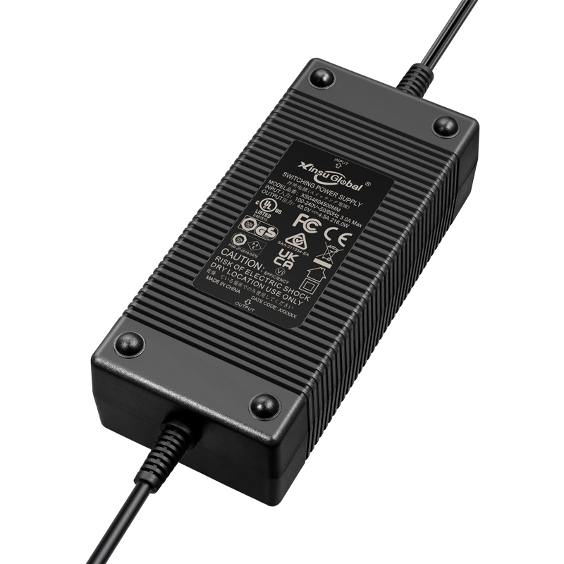 250W 桌面式電源適配器